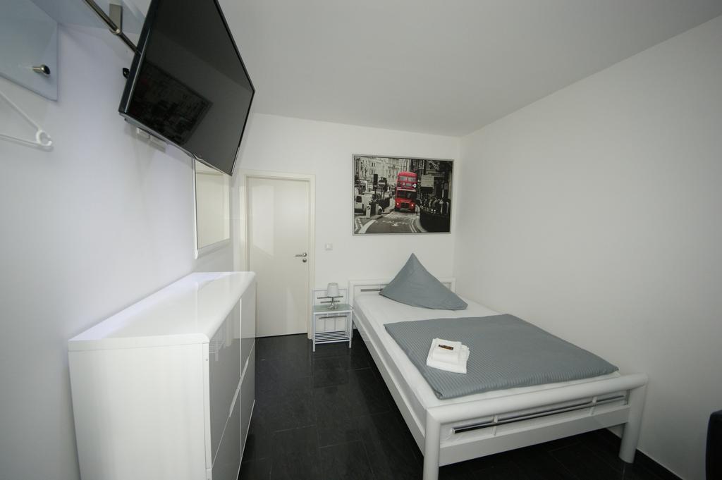 Hotel Am Rosenplatz,24 Stunden Check In, Kostenfreie Parkplaetze Brechtorf Δωμάτιο φωτογραφία
