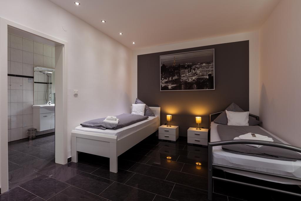 Hotel Am Rosenplatz,24 Stunden Check In, Kostenfreie Parkplaetze Brechtorf Εξωτερικό φωτογραφία