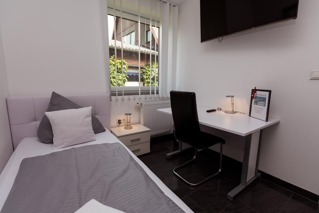 Hotel Am Rosenplatz,24 Stunden Check In, Kostenfreie Parkplaetze Brechtorf Εξωτερικό φωτογραφία