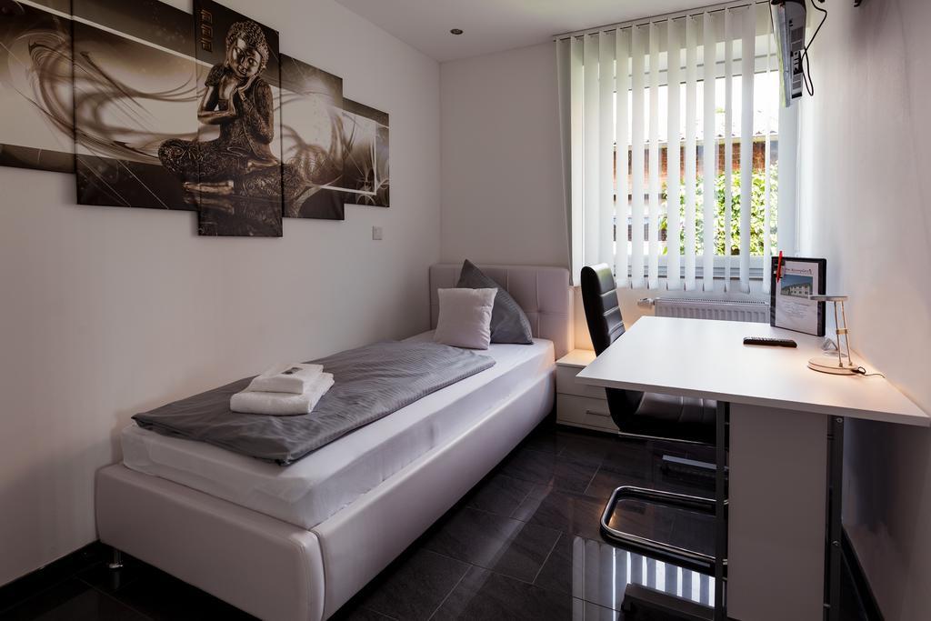 Hotel Am Rosenplatz,24 Stunden Check In, Kostenfreie Parkplaetze Brechtorf Εξωτερικό φωτογραφία